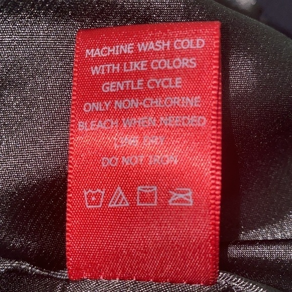 G.E.T. Black wrap jacket.Rayon/Nylon. Satin lined. Pockets. Size Medium. - Picture 10 of 10